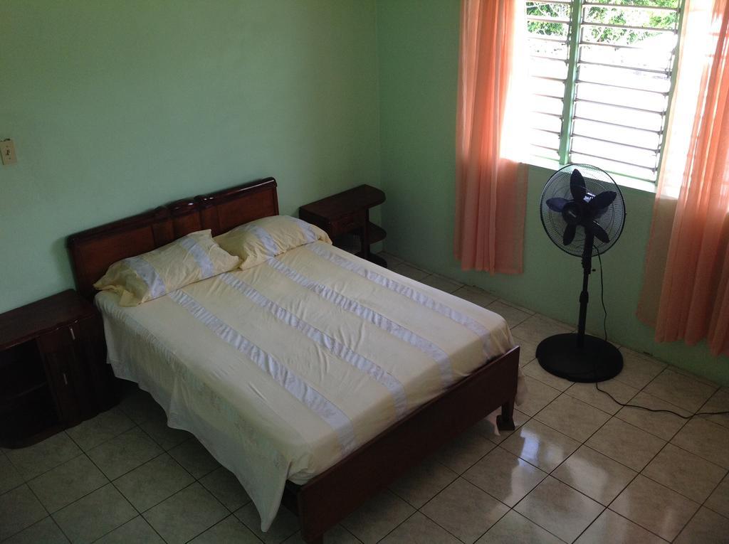 Chillax On Our Farm Guest House Ocho Rios Ngoại thất bức ảnh